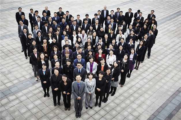 一張企業(yè)團隊形象照如何體現(xiàn)團隊成員間的角色關系？已回答