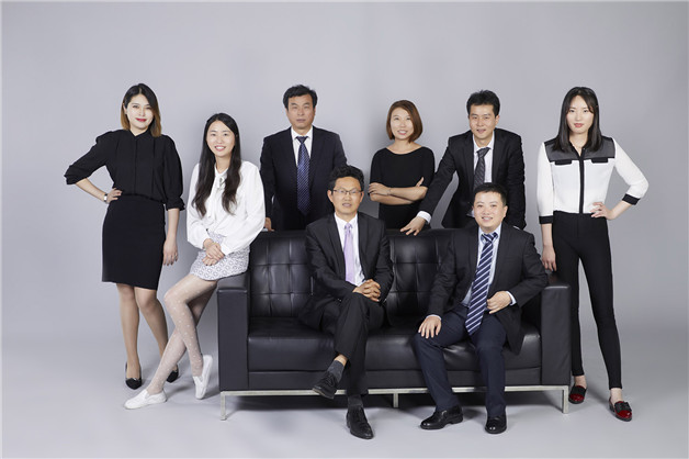 企業(yè)團(tuán)隊形象照展示不一樣的團(tuán)結(jié)就是力量
